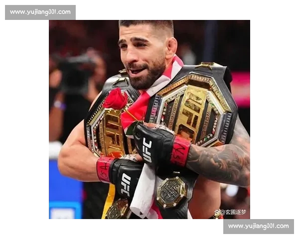 托普里亚 2 分 32 秒弑神！UFC 轻量级王座易主，奥利维拉王朝彻底终结